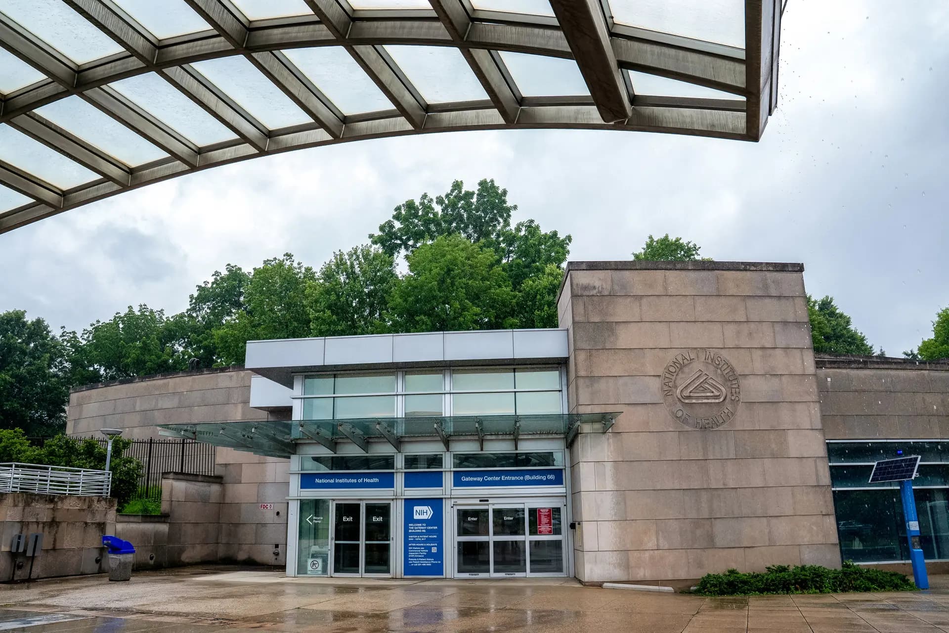 El Centro Gateway de los Institutos Nacionales de Salud en Bethesda, Maryland, el 8 de junio de 2025. Durante el segundo mandato del presidente Donald Trump, el director de los Institutos Nacionales de Salud, el Dr. Jay Bhattacharya, afirmó que la agencia «se centra en abordar realmente los problemas de salud crónicos de este país». (Elizabeth Frantz/Reuters/Foto de archivo)