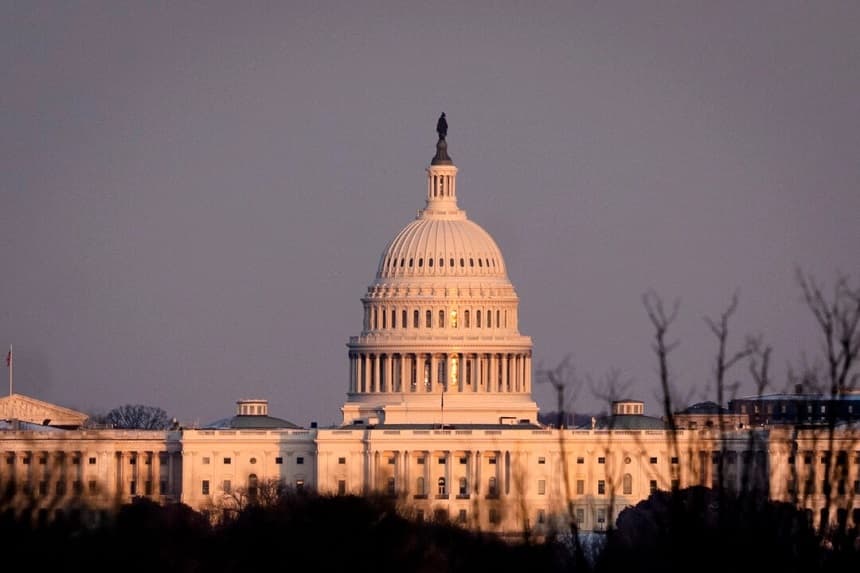 El Capitolio de Estados Unidos visto desde el parque conmemorativo del Cuerpo de Marines de los Estados Unidos en Arlington, Virginia, el 9 de febrero de 2026. (Madalina Kilroy/The Epoch Times)