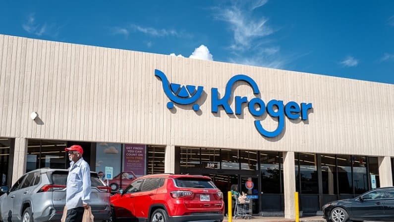 Estudiantes que protestaban contra ICE irrumpen en supermercado de Ohio, según testigo