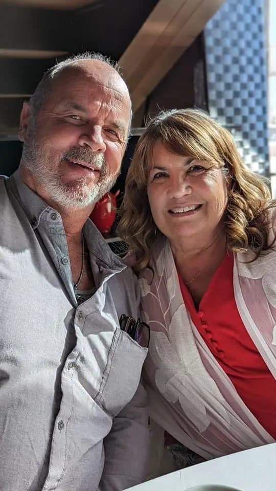 <em>Donnie y Cheryl Bowman estuvieron casados ​​durante 36 años antes de que Donnie muriera de cáncer de esófago en 2023. (Cortesía de Cheryl Bowman)</em>