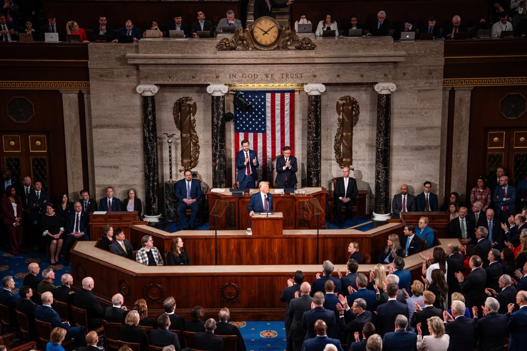 El presidente Donald Trump se dirige a una sesión conjunta del Congreso en la Cámara de Representantes en el Capitolio en Washington el 4 de marzo de 2025. (Madalina Vasiliu/The Epoch Times)