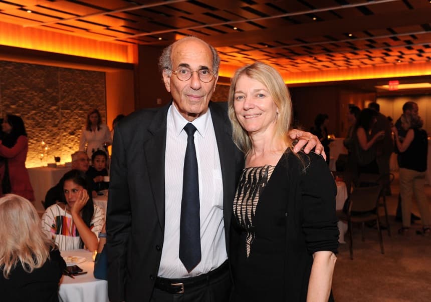 El Dr. Richard Axel, de la Universidad de Columbia y presidente de Chan Zuckerberg Science, y la ganadora del Premio Breakthrough, Cori Bargmann, asisten al evento de la Fundación Breakthrough Prize en honor a la fotógrafa Brigitte Lacombe en Le Bernardin Prive el 26 de julio de 2017 en la ciudad de Nueva York. (Craig Barritt/Getty Images para Breakthrough Prize)