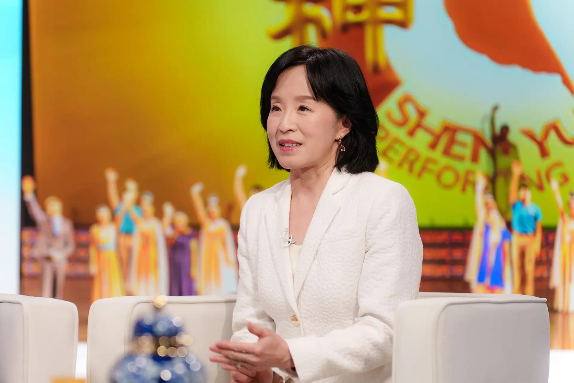 <em>Chen Ying, vicepresidente y director de Shen Yun Performing Arts, habla en una entrevista con NTD, el medio hermano de The Epoch Times, en Nueva York, el 27 de noviembre de 2024. (Otabius Williams/The Epoch Times)</em>