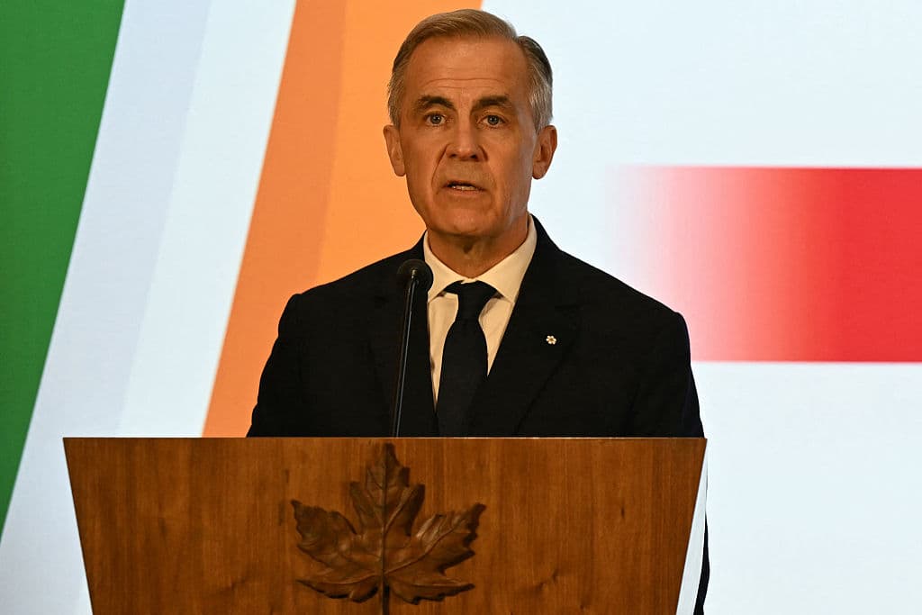 <em>El primer ministro de Canadá, Mark Carney, habla durante el Foro de Crecimiento e Inversión Canadá-India en el Hotel Taj Mahal Palace de Bombay, el 28 de febrero de 2026. (Foto de Indranil Mukherjee / AFP vía Getty Images)</em>