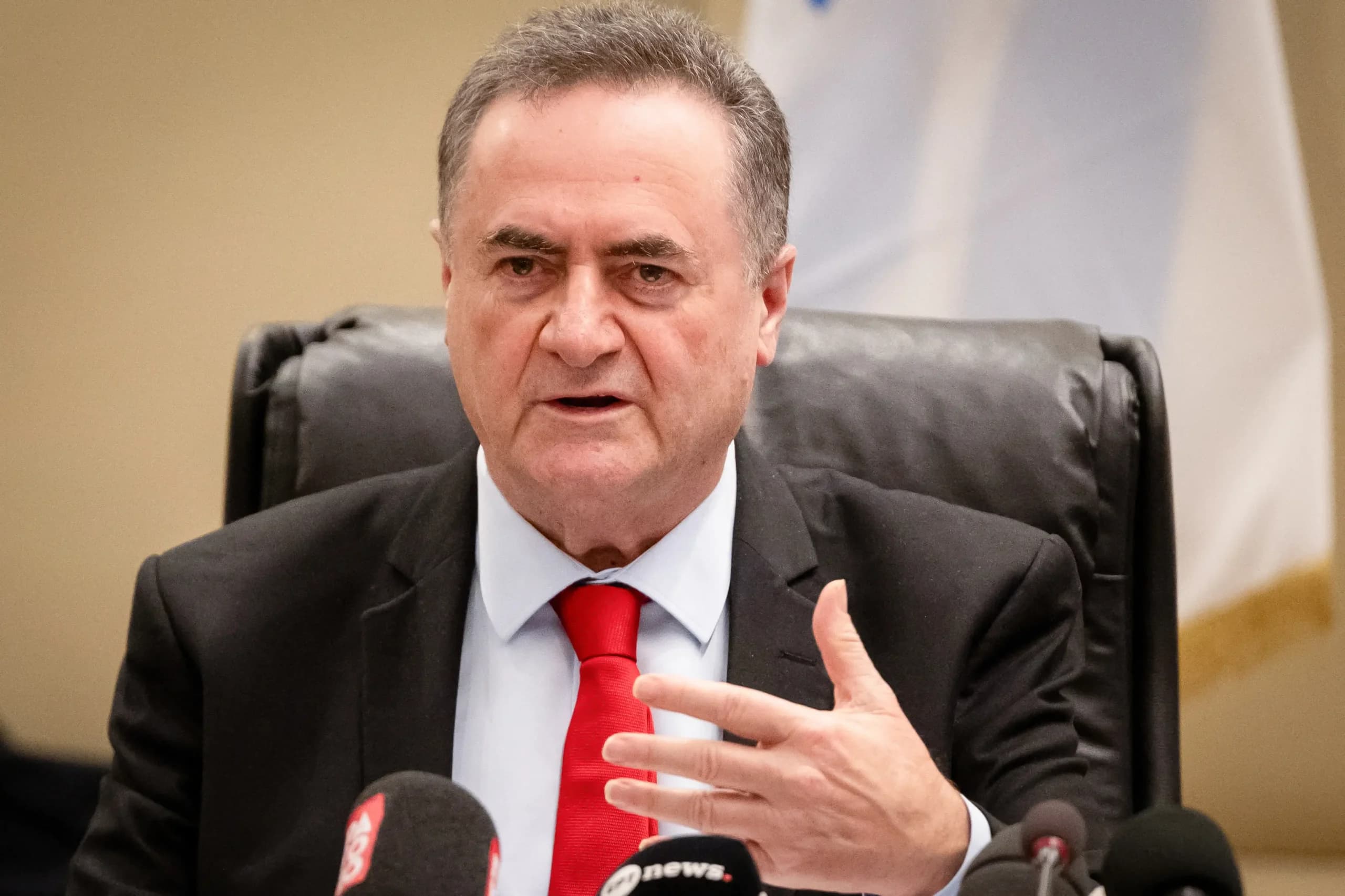 El ministro de Defensa israelí, Israel Katz, habla en Atenas, Grecia, el 20 de enero de 2026. (Aggelos Nakkas/AFP a través de Getty Images)