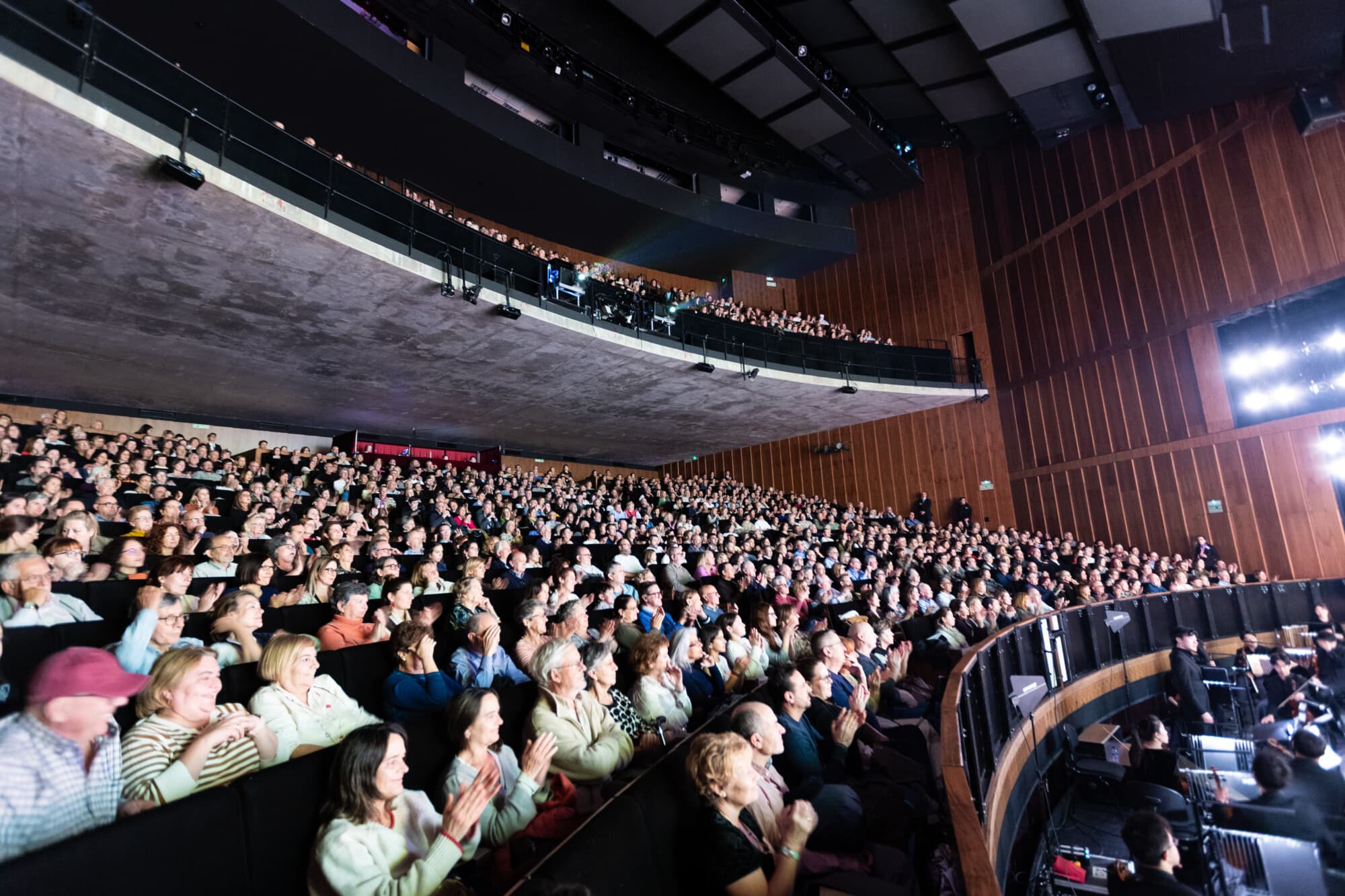 El 26 de febrero de 2026, la Compañía Shen Yun Performing Arts de Nueva York presentó su segundo espectáculo en la región de Madrid en el Teatro Auditorio San Lorenzo de El Escorial, en San Lorenzo de El Escorial.  (The Epoch Times)