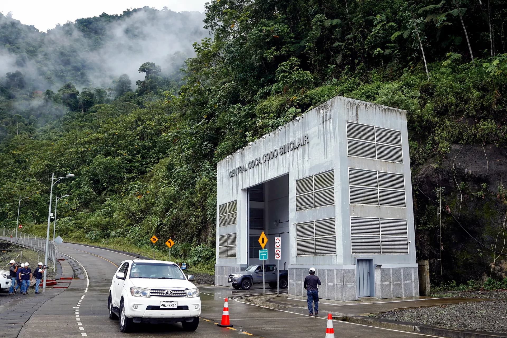 Vista exterior de la central hidroeléctrica Coca Codo Sinclair en Napo, Ecuador, el 20 de noviembre de 2018. (Cristina Vega/AFP vía Getty Images)