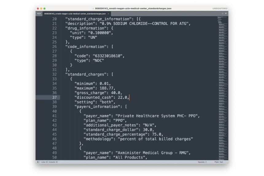 La captura de pantalla muestra un archivo de precios en formato JSON descargado del sitio web de UCLA Health, Ronald Reagan, en Los Ángeles, el 5 de marzo de 2026. (Sylvia Xu/Epoch Times)