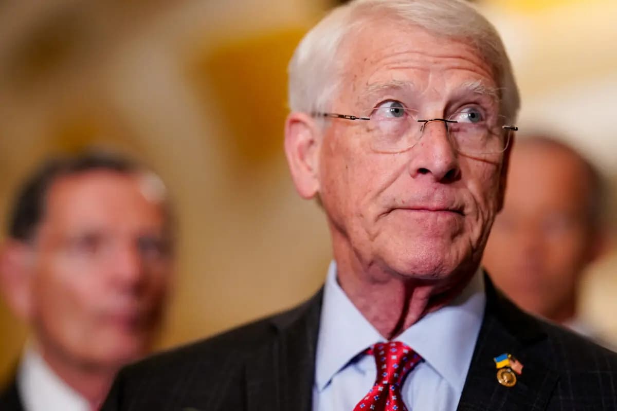 El senador estadounidense Roger Wicker (R-Miss.) asiste a una rueda de prensa tras el almuerzo semanal de los republicanos del Senado de Estados Unidos en el Capitolio, en Washington, el 10 de junio de 2025. (Kent Nishimura/Reuters).