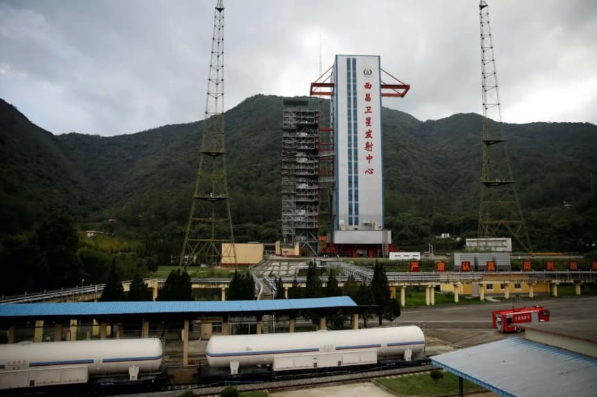 La plataforma de lanzamiento del Centro de Lanzamiento de Satélites de Xichang se ve el día antes del lanzamiento del satélite Beidou-3, el último satélite del sistema de navegación por satélite Beidou de China, previsto para el 15 de junio de 2020 en la provincia de Sichuan, China. (Carlos García Rawlins/Reuters)