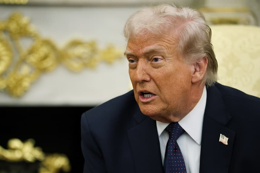 El presidente de Estados Unidos, Donald Trump, habla durante una reunión bilateral con el canciller alemán Friedrich Merz en el Despacho Oval de la Casa Blanca el 3 de marzo de 2026 en Washington, DC. (Win McNamee/Getty Images)