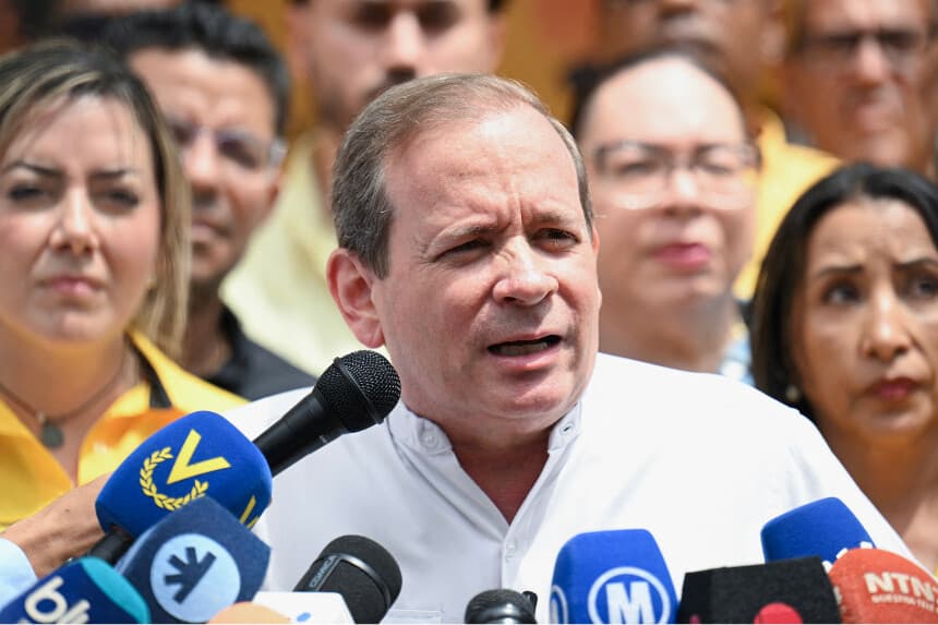 <em>El líder político venezolano Juan Pablo Guanipa habla durante una rueda de prensa en Caracas el 4 de marzo de 2026. (Juan BARRETO / AFP a través de Getty Images)</em>