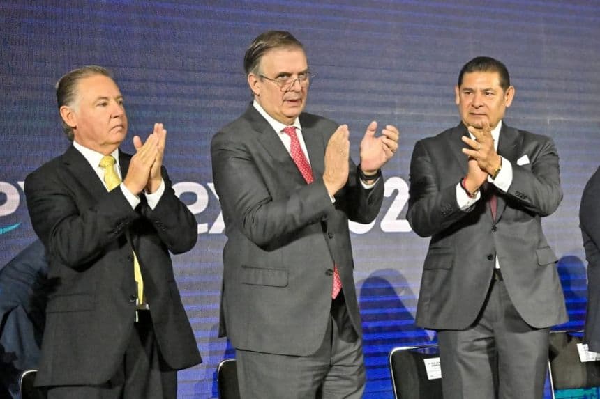 México llega con poder de negociación a la revisión del T-MEC, dice secretario de economía