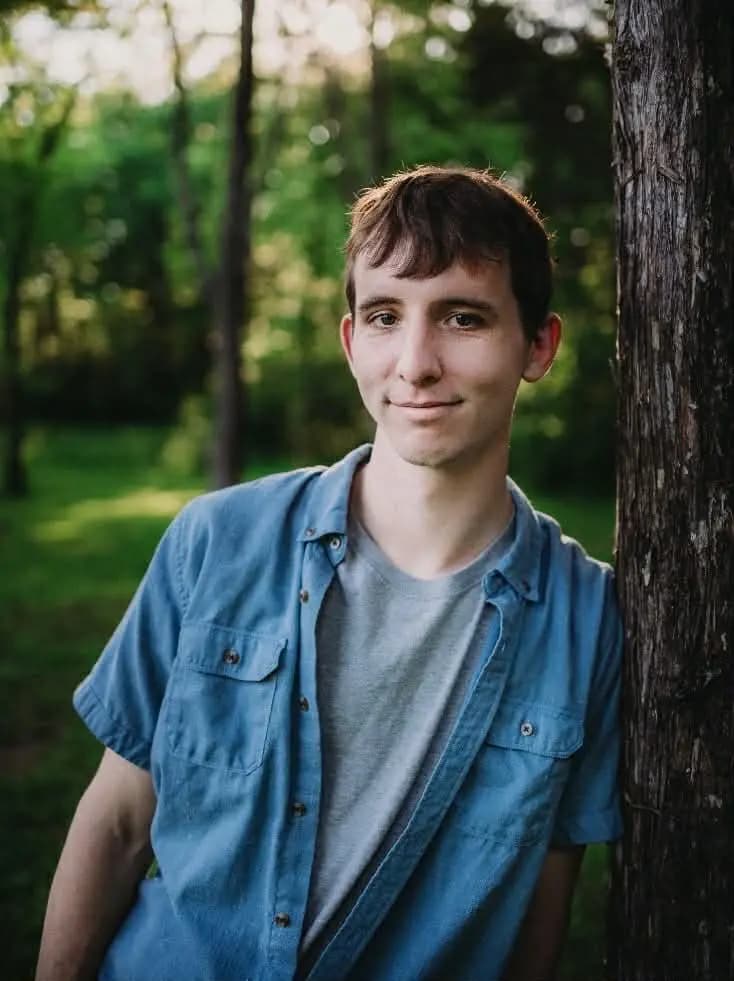 Collin Carley comparte su historia de superación del autismo con la esperanza de inspirar a otros jóvenes con esta condición y a sus padres. (Cortesía de Carmen Carley).