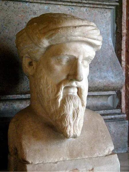<em>Busto de Pitágoras. Copia romana del original griego. Museos Capitolinos, Roma. (Dominio público).</em>