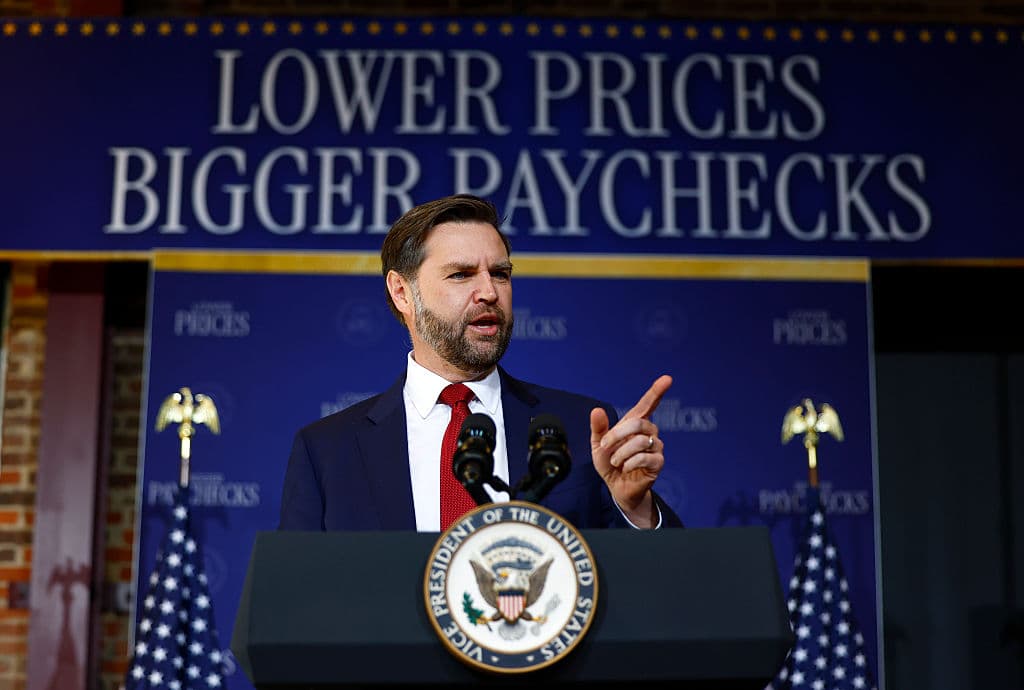 Vance destaca la investigación sobre fraude e impulsa Ley SAVE America en mitin