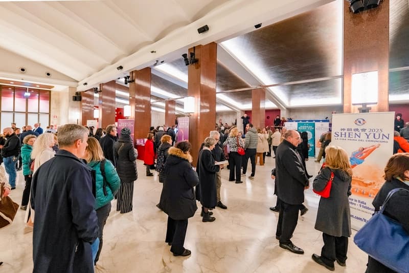 Shen Yun sube al escenario en Roma a pesar de amenaza de bomba