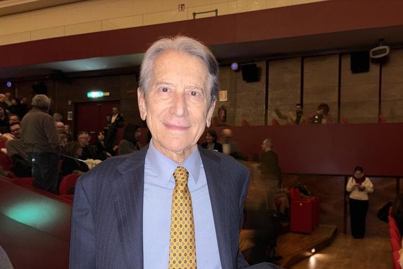 El exministro de Relaciones Exteriores y senador italiano Giulio Terzi asistió a la función inaugural de la Compañía Shen Yun de Nueva York en el Auditorio della Conciliazione de Roma el 13 de marzo de 2026. (Alessandro Starnoni/The Epoch Times)