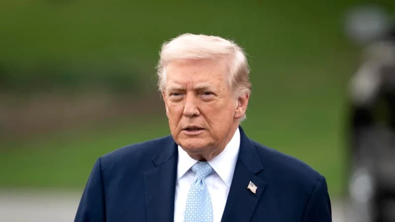 Trump aplaza posibles ataques contra centrales eléctricas iraníes, dice que conversaciones en curso son constructivas