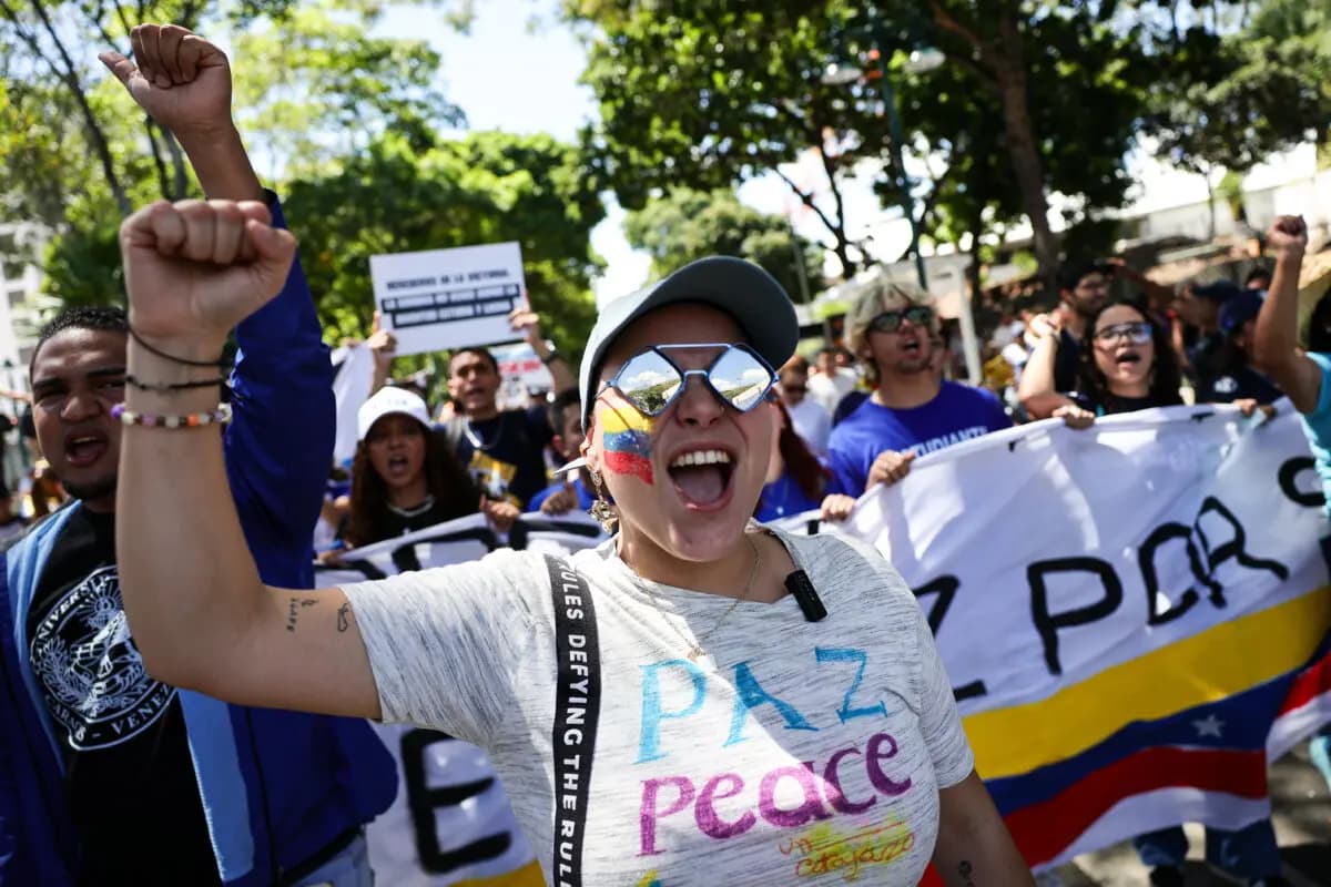 Estudiantes universitarios se manifiestan con motivo del Día de la Juventud en Caracas, Venezuela, el 12 de febrero de 2026. (Jesús Vargas/Getty Images).