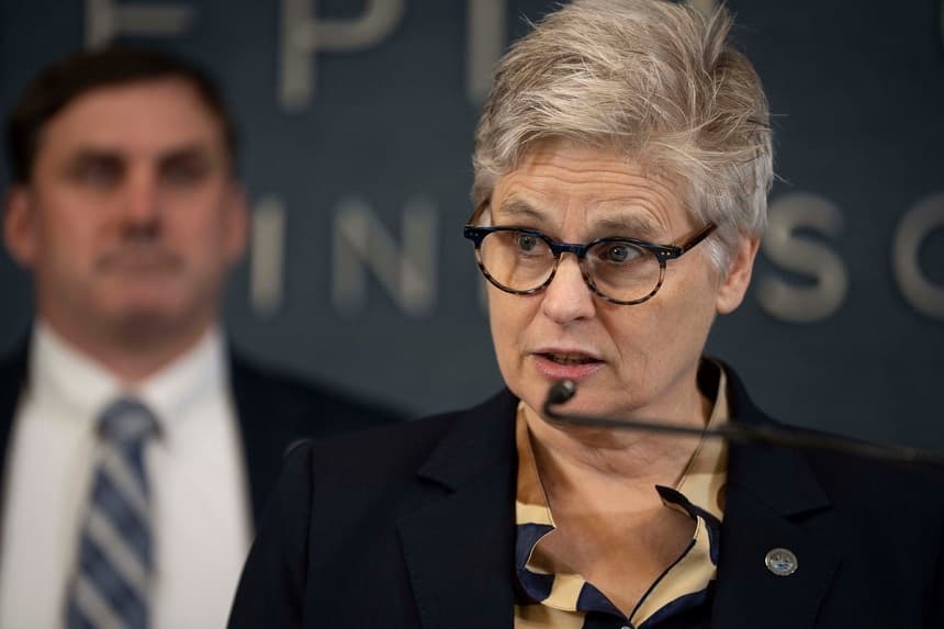 La fiscal del condado de Hennepin, Mary Moriarty, interviene durante una conferencia de prensa en el Centro de Gobierno del Condado de Hennepin, en Minneapolis, el 14 de agosto de 2025. (Renée Jones Schneider/Star Tribune vía AP)
