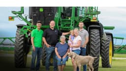 Jóvenes agricultores triunfan a pesar de los crecientes retos
