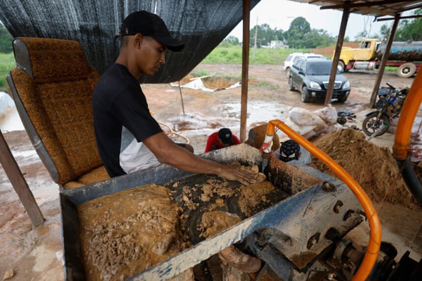 Administración Trump permite a empresas occidentales participar en minería venezolana