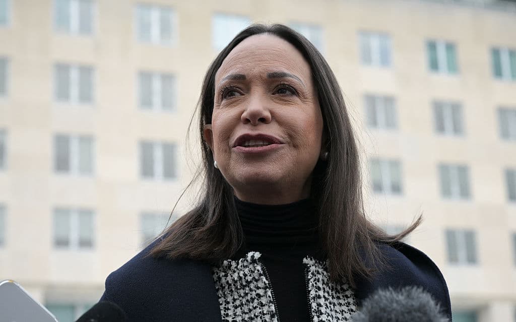 <em>La líder de la oposición venezolana, María Corina Machado, habla con la prensa en el Departamento de Estado de EE. UU. en Washington, D. C., el 28 de enero de 2026. (Oliver Contreras / AFP vía Getty Images)</em>