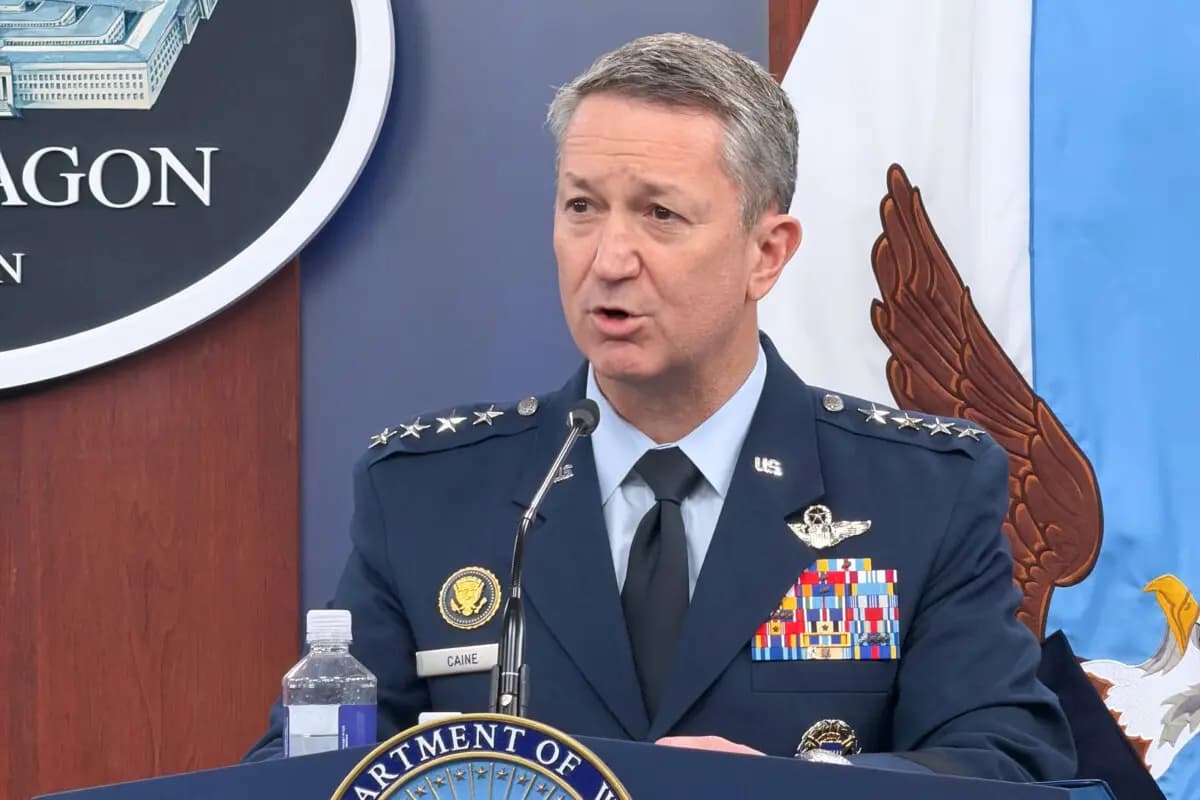 El general Dan Caine, presidente del Estado Mayor Conjunto, habla durante una rueda de prensa en el Pentágono, en Washington, el 4 de marzo de 2026. (Konstantin Toropin/AP Photo)