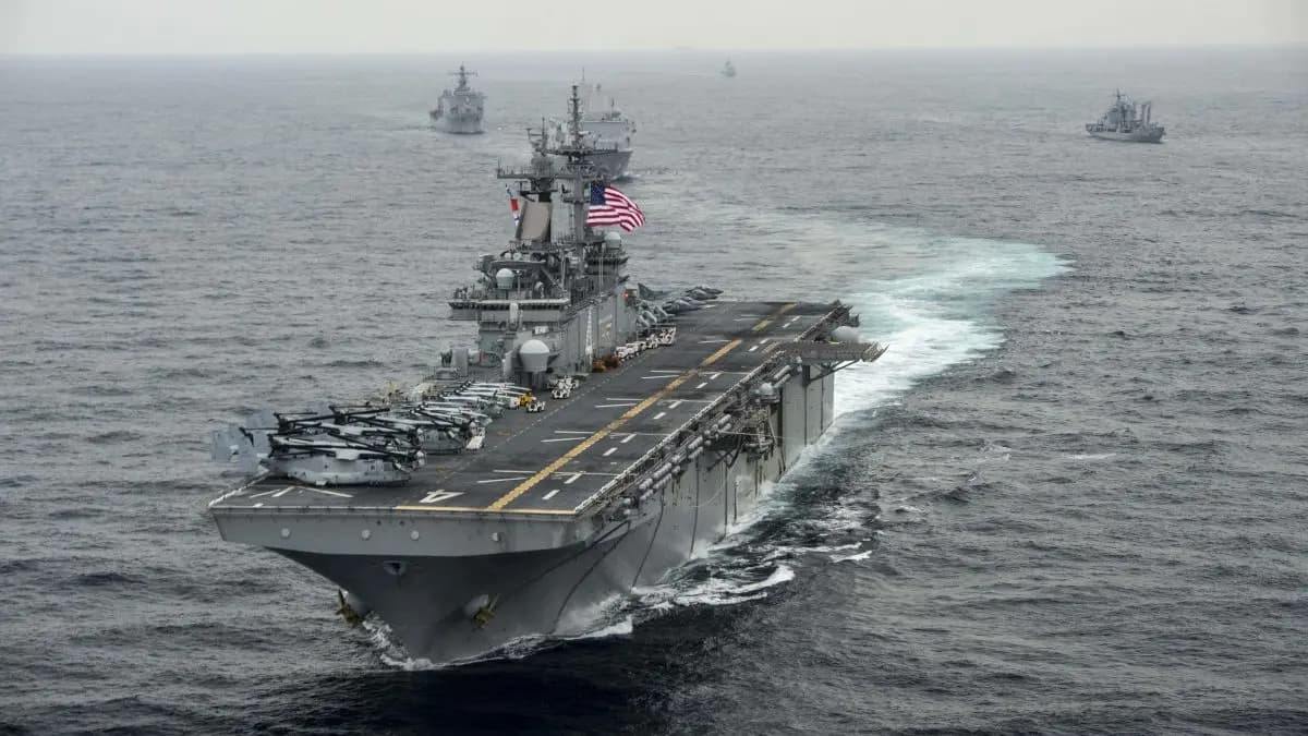 El buque de asalto anfibio USS Boxer (LHD 4) transita por el Mar del Este durante el ejercicio Ssang Yong 2, el 8 de marzo de 2016. MCSN Craig Z. (Rodarte/Marina de EE. UU. vía Getty Images)