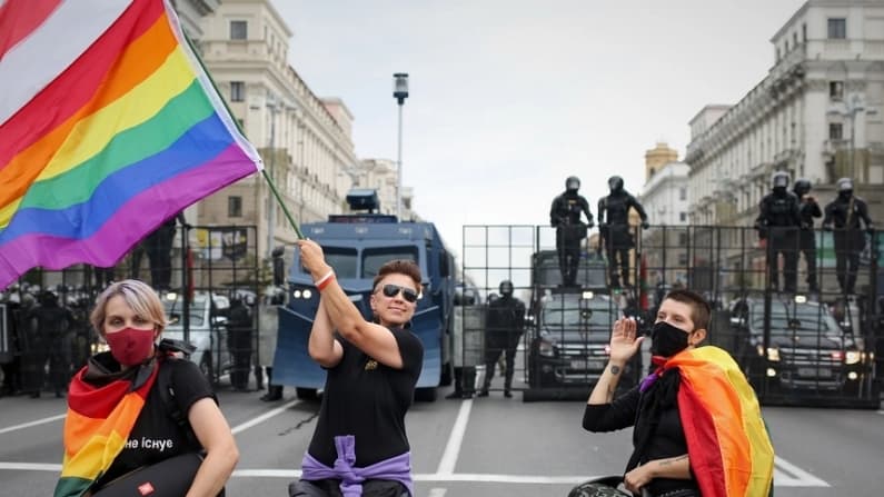 Bielorrusia prohíbe promover la ideología LGBT, la pedofilia y no tener hijos