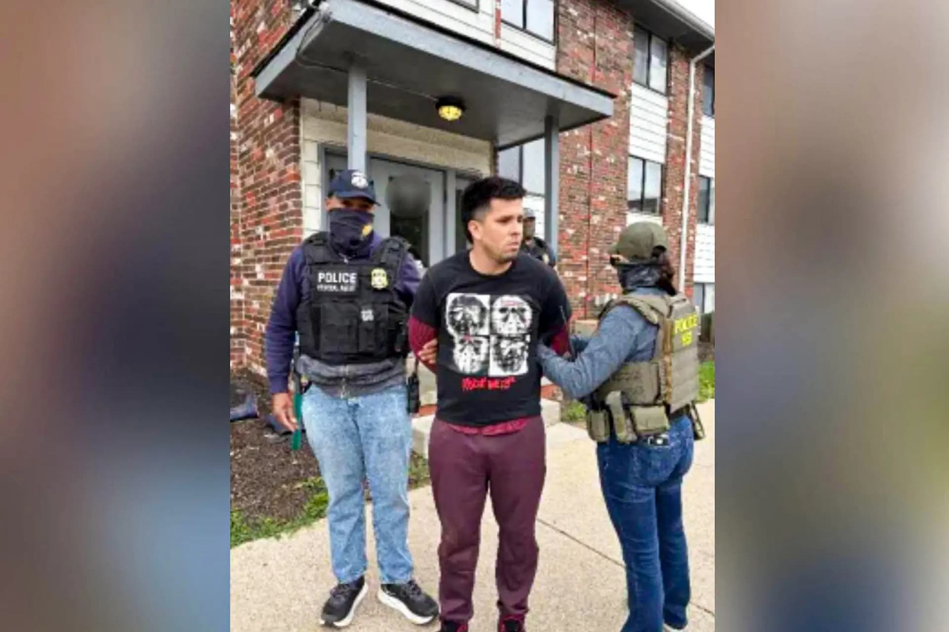 Agentes federales detuvieron a Gabriel Hurtado-Caiaco, presunto miembro de la banda venezolana Tren de Aragua, en Nebraska el 18 de junio de 2025. Hurtado-Caiaco fue acusado de intento de asesinato y agresión a un agente federal. (Departamento de Seguridad Nacional).