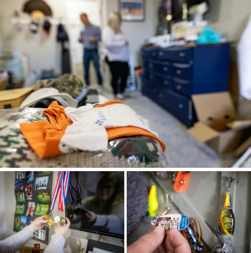 (Arriba) Ropa de bebé perteneciente al difunto Evan Boettler yace sobre su cama en Aurora, Misuri, el 23 de marzo de 2026. (Abajo a la izquierda) Kari Boettler observa las medallas ganadas por su hijo en Aurora, Misuri, el 23 de marzo de 2026. (Abajo a la derecha) Un señuelo de pesca con el equipo de baloncesto juvenil de Evan Boettler cuelga de la pared de su habitación en Aurora, Misuri, el 23 de marzo de 2026. (John Fredricks/The Epoch Times)