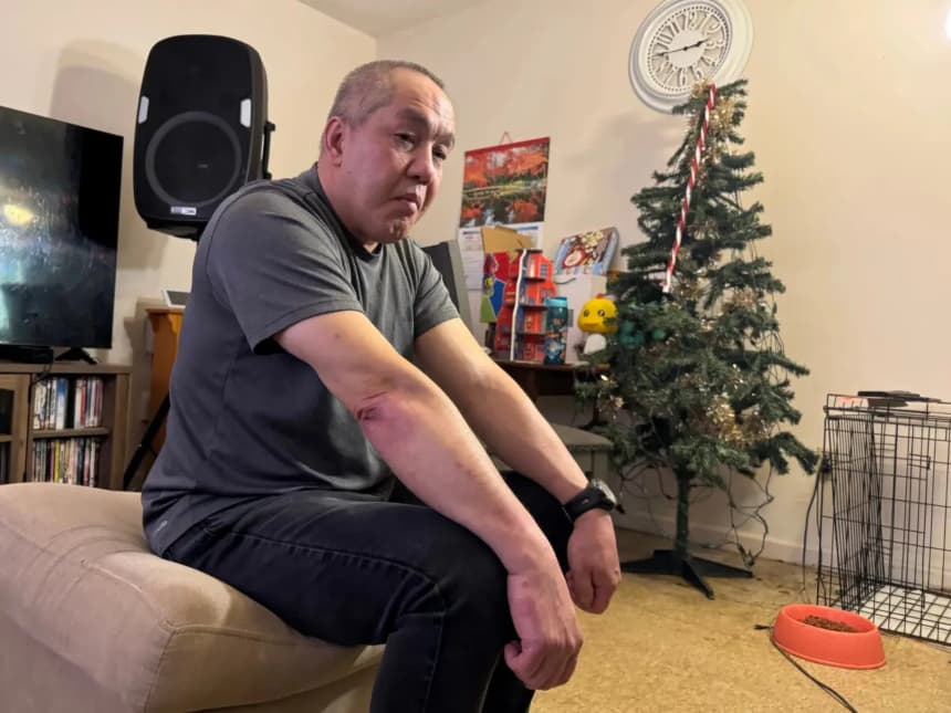 ChongLy "Scott" Thao posa para una foto en su casa de St. Paul, Minnesota, el 19 de enero de 2026. (Jack Brook/AP Photo)