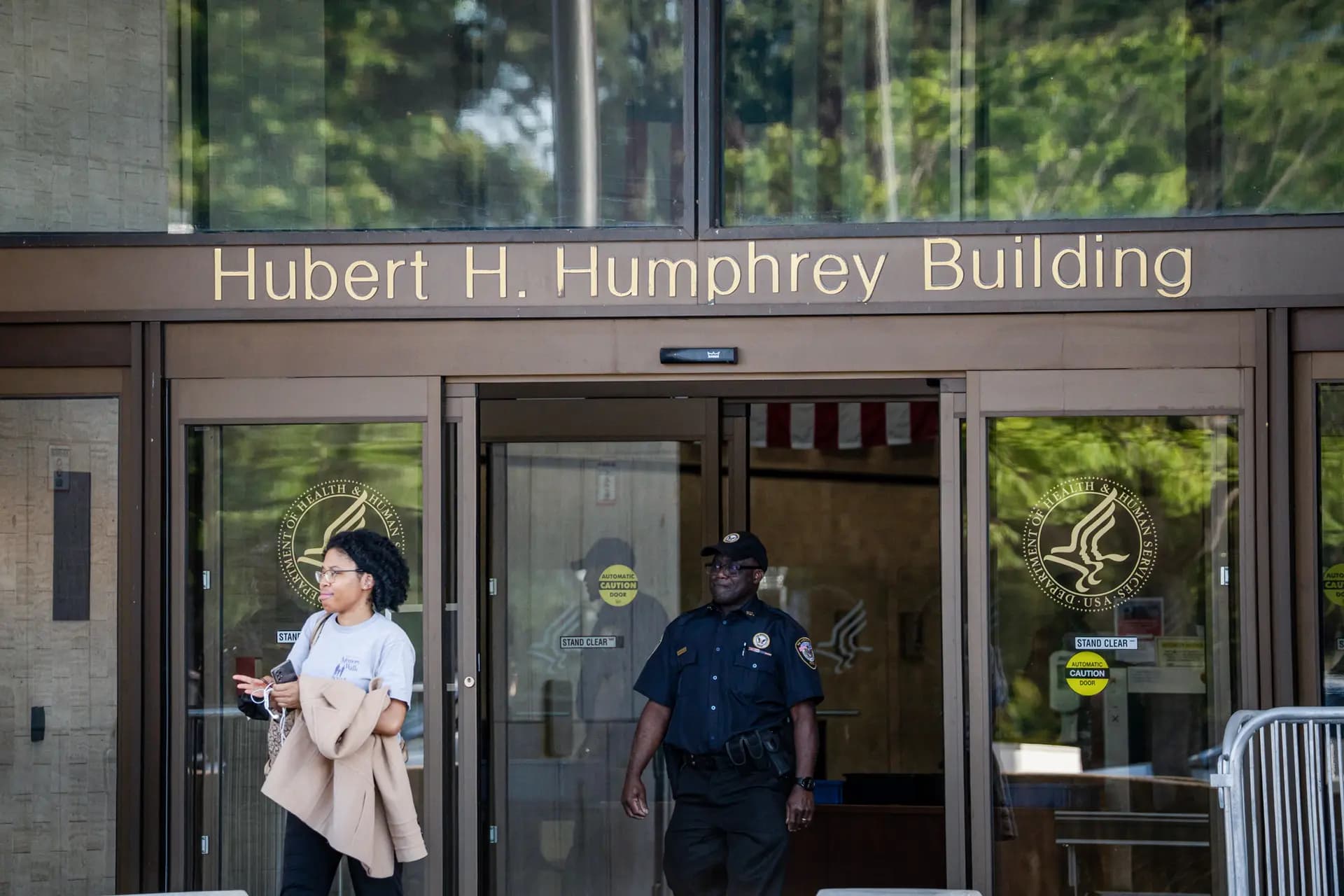 El Departamento de Salud y Servicios Humanos de EE. UU. en el edificio Hubert H. Humphrey de Washington, el 28 de abril de 2025. (Madalina Vasiliu/The Epoch Times).