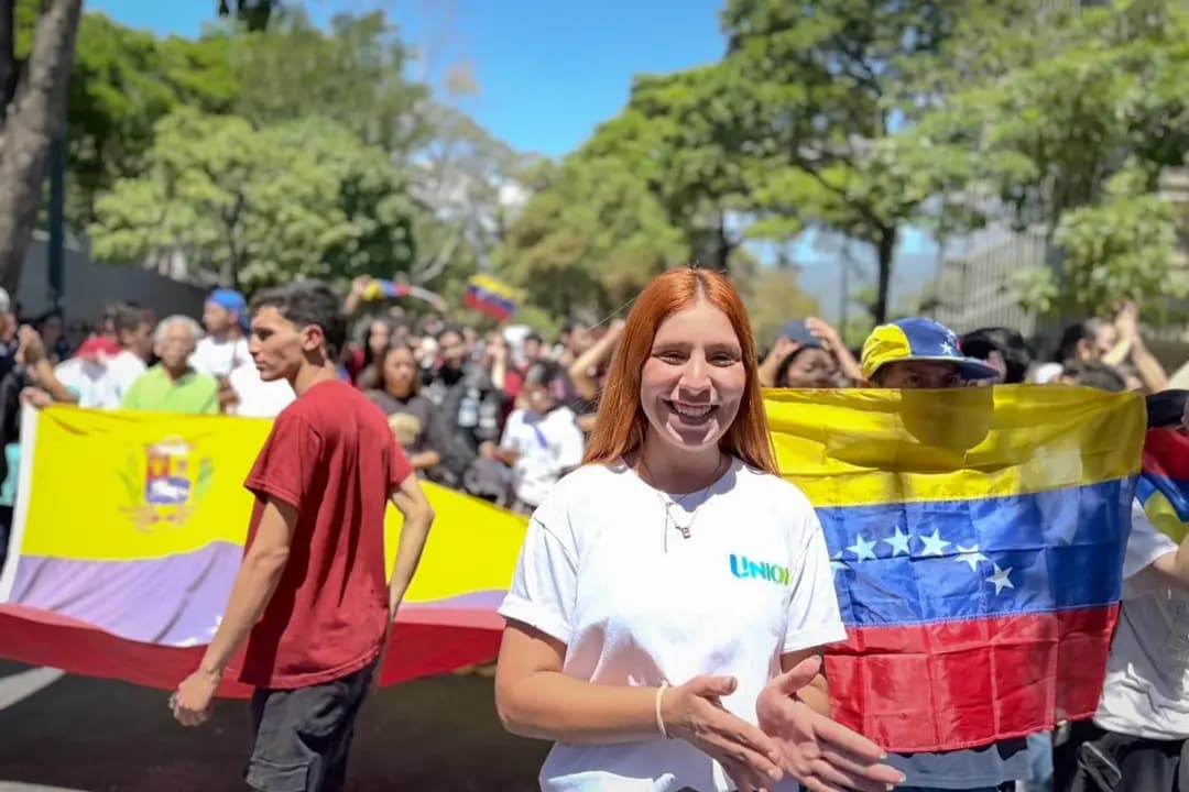 Oriana Campos, de 24 años, miembro de un grupo estudiantil de oposición política en Venezuela, posa para una foto durante una protesta en la Universidad Central de Venezuela en Caracas, Venezuela, el 12 de febrero de 2026. En este momento, señaló Campos, es necesario dar prioridad al agua, la electricidad y el poder adquisitivo de los trabajadores. (Cortesía de Oriana Campos)