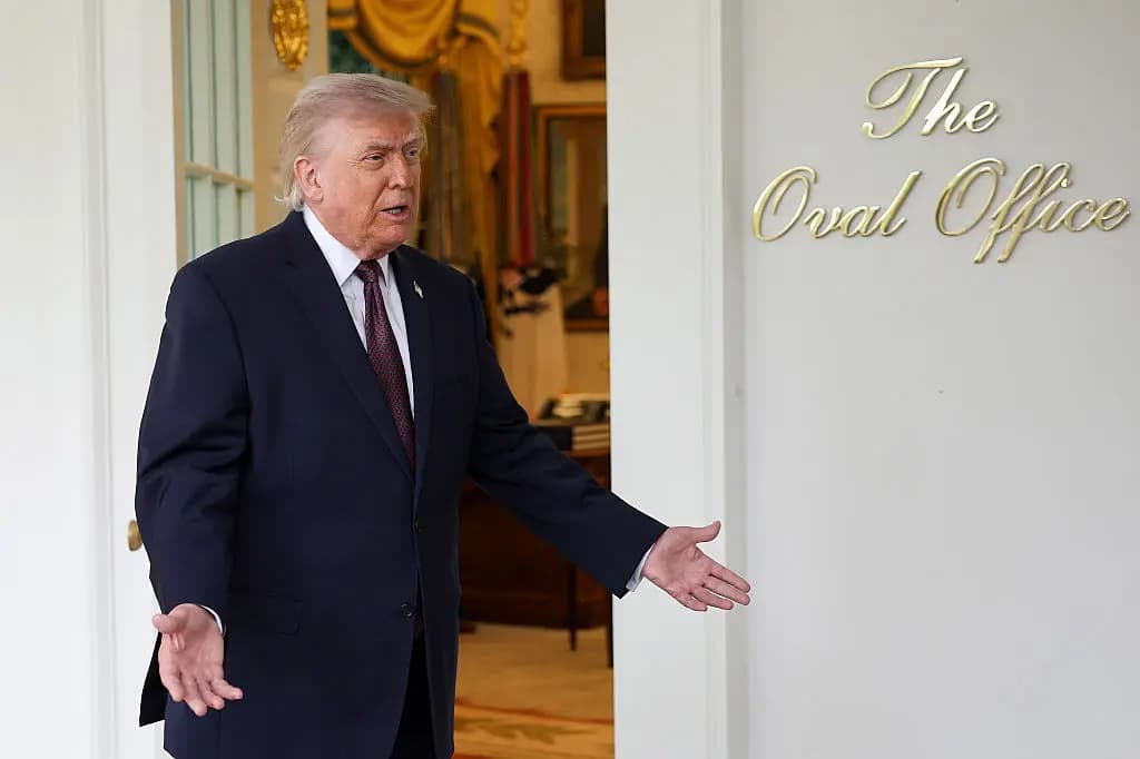 El presidente Donald Trump habla con la prensa durante un acto celebrado frente al Despacho Oval de la Casa Blanca, en Washington. (Win McNamee/Getty Images)