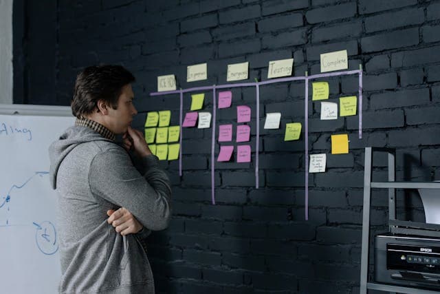 <em>(Créditos: <a href="https://www.pexels.com/es-es/foto/hombre-oficina-pared-muro-6804078/" target="_blank" rel="noopener">Pexels/cottonbro studio</a>)</em>