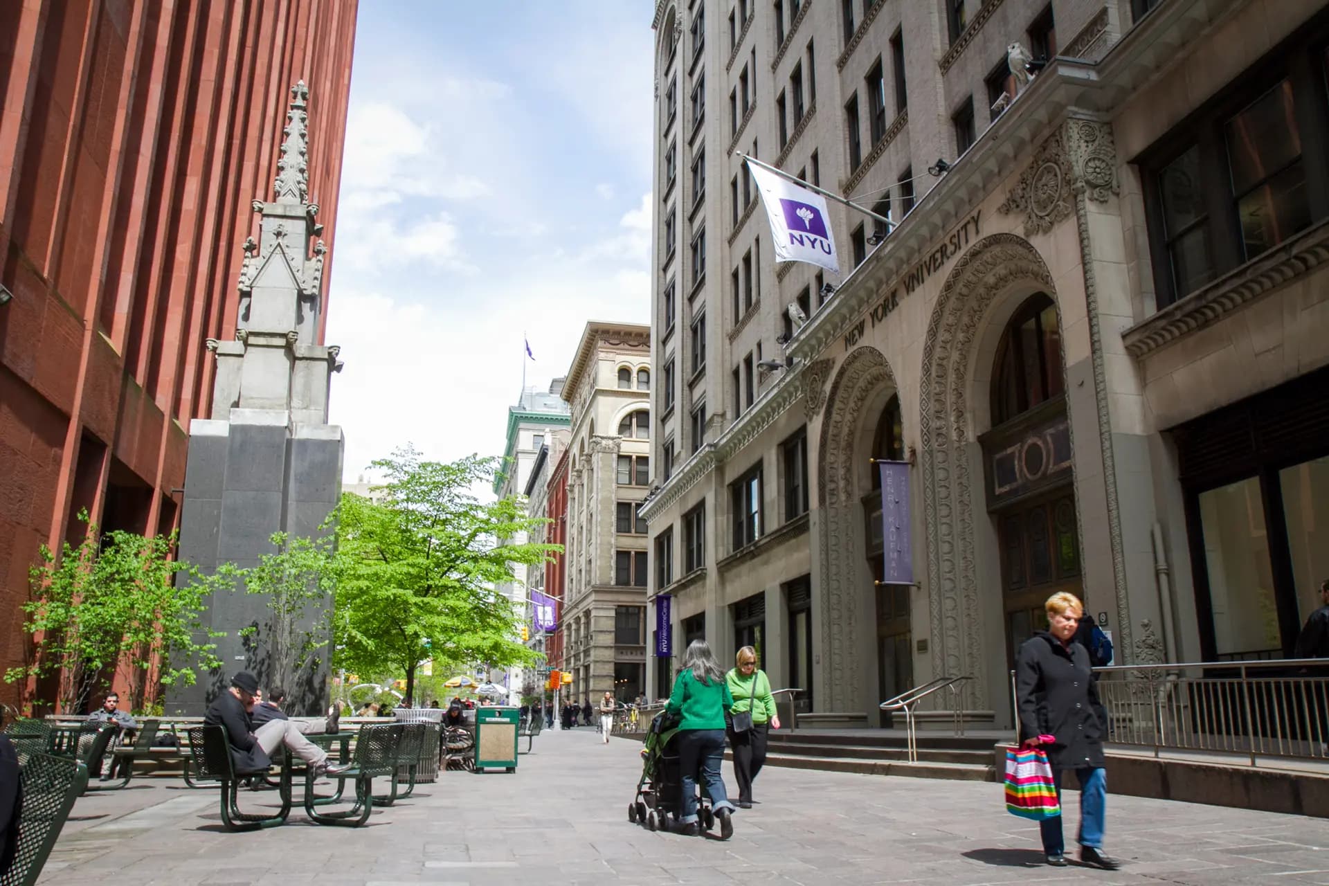 El campus de la Universidad de Nueva York en la ciudad de Nueva York, el 24 de abril de 2012. (The Epoch Times).