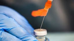 Reguladores europeos aprueban la vacuna de ARNm contra la gripe y COVID-19 de Moderna