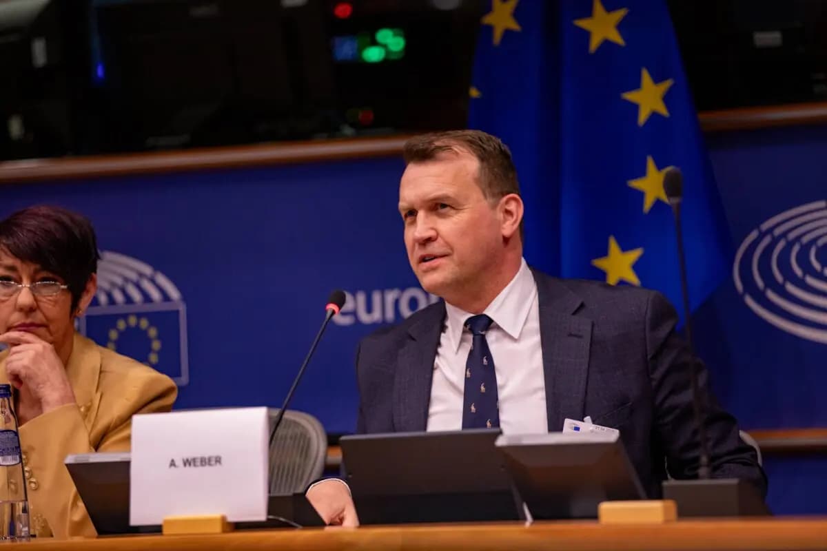 <em>El Dr. Andreas Weber el 21 de abril en el Parlamento Europeo en Bruselas. (Fabian Wiesinger/Cortesía de ESN)</em>