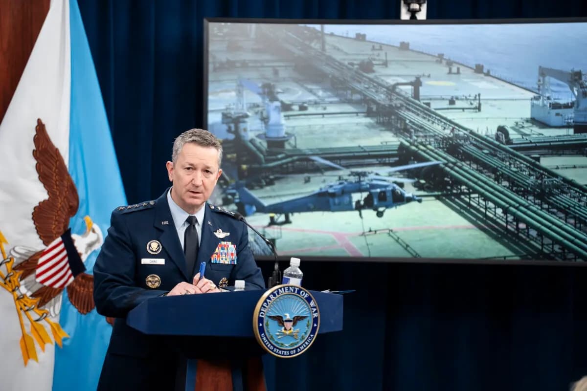 El general Dan Caine, presidente del Estado Mayor Conjunto, habla durante una rueda de prensa en el Pentágono, en Arlington (Virginia), el 24 de abril de 2026. (Madalina Kilroy/The Epoch Times)