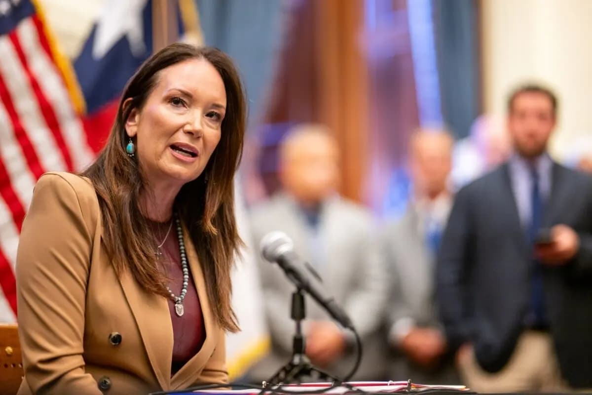 La secretaria de Agricultura de EE. UU., Brooke Rollins, habla en Texas el 15 de agosto de 2025. (Brandon Bell/Getty Images)