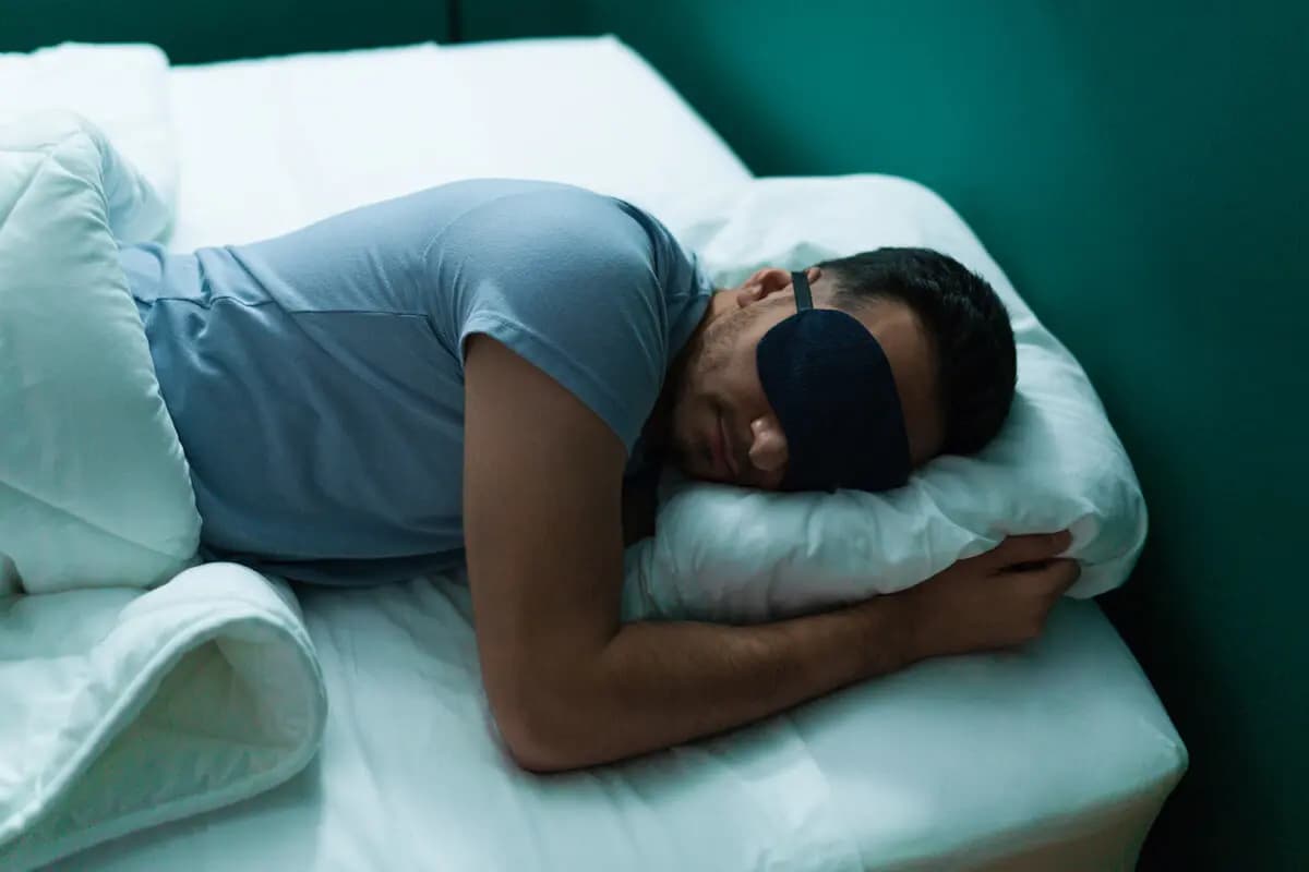 <em>Para que el cuerpo se recupere por completo, se recomiendan entre ocho y nueve horas de sueño. (antoniodiaz/Shutterstock).</em>