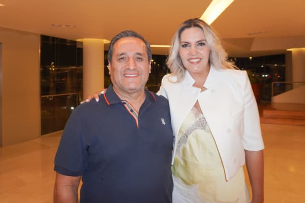 <em>El general del ejército mexicano Gabino Torres y su esposa Cinthia Mier asistieron a la segunda función de Shen Yun en el Teatro Metropolitano de Querétaro la noche del 29 de abril de 2026,. (Yu Lili/The Epoch Times)</em>