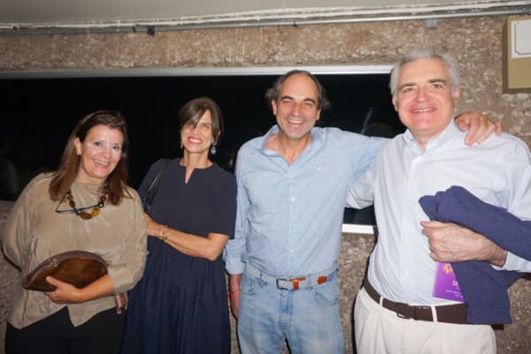 <em>El abogado financiero y filántropo Pedro Pérez-Llorca (Der.), con el ingeniero y empresario José Antonio Hurtado de Mendoza (2oDer.), la inversionista Mapi Íñiguez (3a Izq.) y Marina Íñiguez, en la función inaugural de Shen Yun 2026 en el Auditorio Nacional de la Ciudad de México (CDMX), México. (Wen Ye/The Epoch Times)</em>