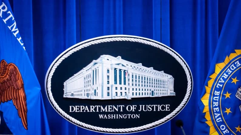 Juez de Texas hace cumplir citación del DOJ sobre uso de hormonas del sexo opuesto en menores