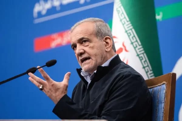 El presidente iraní, Masoud Pezeshkian, habla en una rueda de prensa en Teherán, Irán, el 16 de septiembre de 2024. (Majid Saeedi/Getty Images)