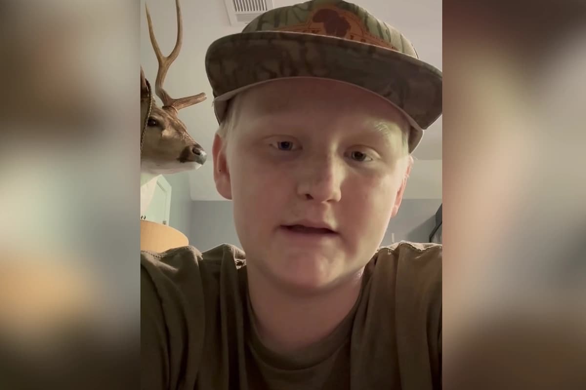 Will Roberts, de 15 años y originario de Alabama, comenzó su tratamiento contra el osteosarcoma en Sarcoma Oncology en Santa Mónica, California, el 5 de mayo de 2026, después de que un video viral en el que solicitaba ayuda al presidente Donald Trump y al secretario de Salud y Servicios Humanos, Robert F. Kennedy Jr., llegara a tiempo para que el adolescente recibiera el tratamiento. (Brittney Roberts/Facebook/Captura de pantalla vía The Epoch Times).