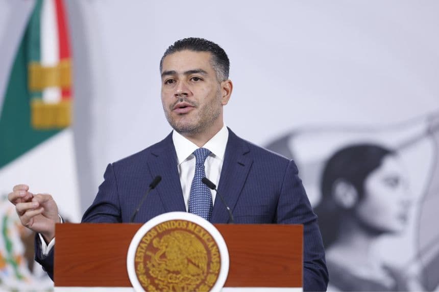 Fotografía de archivo del secretario de Seguridad y Protección Ciudadana, Omar García Harfuch, hablando durante una rueda de prensa en Palacio Nacional de la Ciudad de México, México. (EFE/ Sáshenka Gutiérrez)
